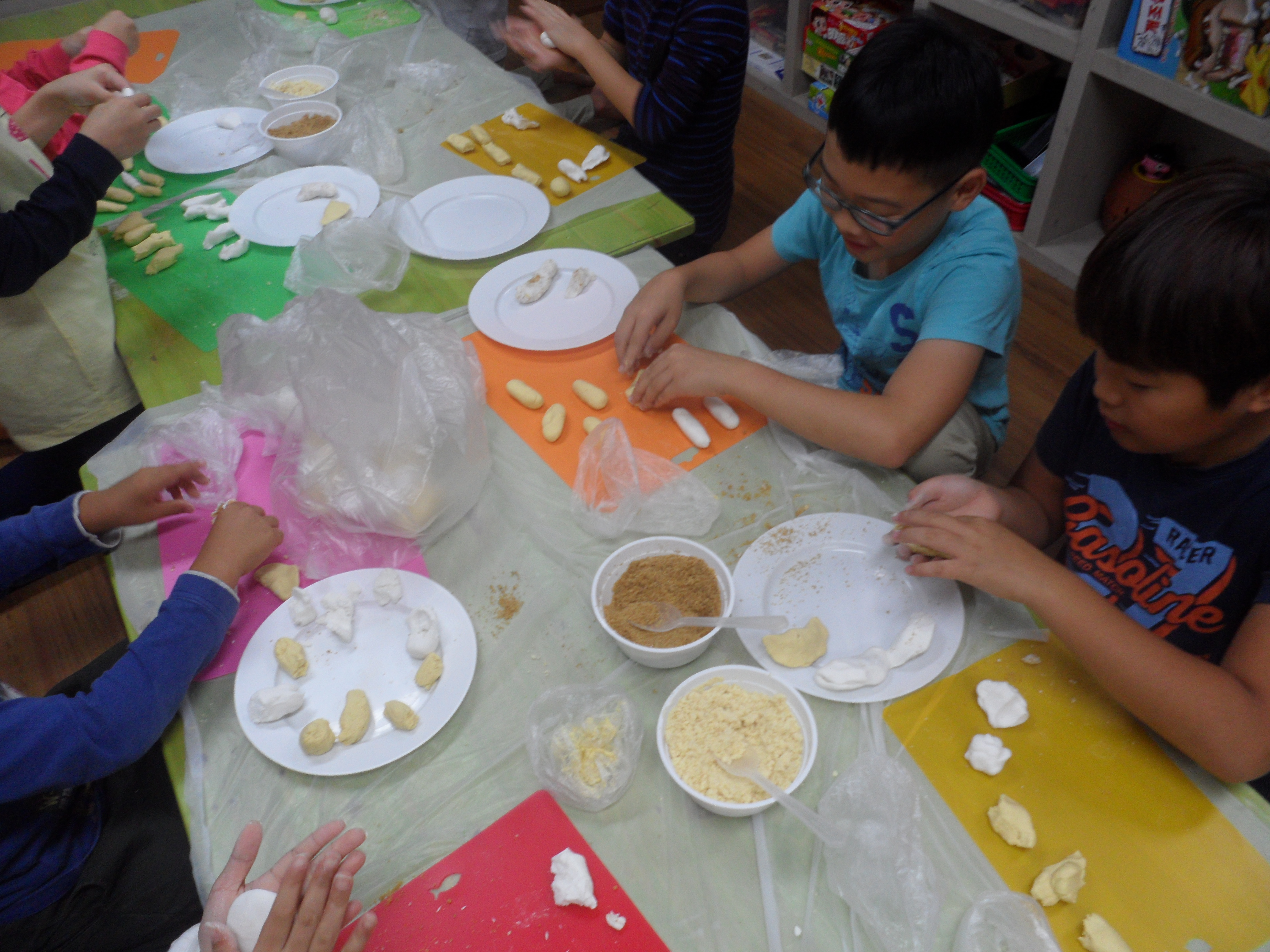 송편을 예쁘게 만들면 예쁜 딸을 난다고 엄마가 그러셨어요!